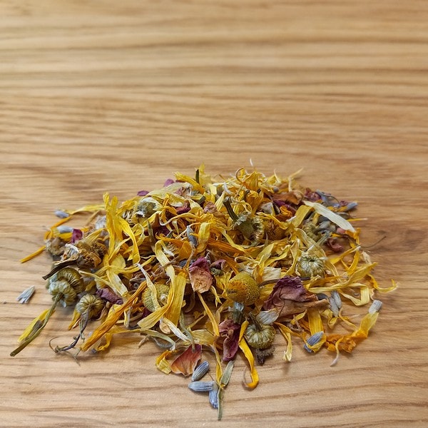 Chamomile & lavender reduce redness, calendula protects collagen, and rose petals for glowing radiance.